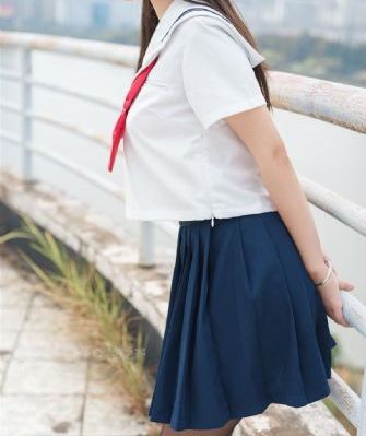 裙下有怪兽